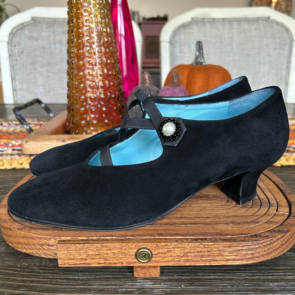 Thierry Rabotin Mary Jane Black Suede Pearl Accent Women's Pumps!